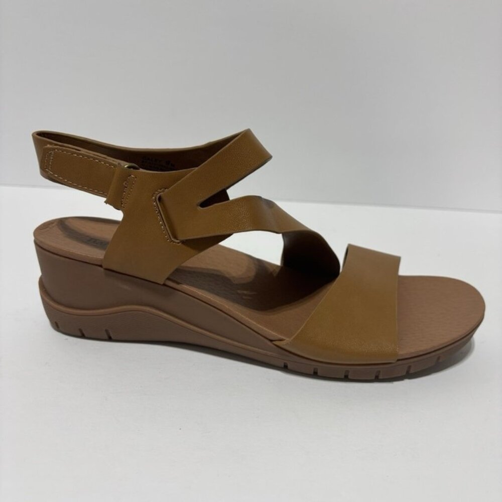 Baretraps Women’s Caley Wedge Sandals Brown, Size 9 M